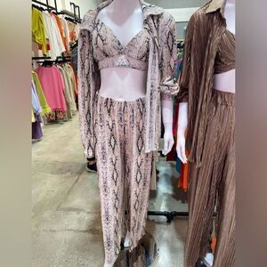 New 3 piece set. boutique